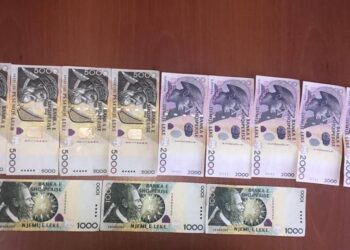 Hidhnin lek falso në treg, 7 të arrestuar në disa qytete të vendit