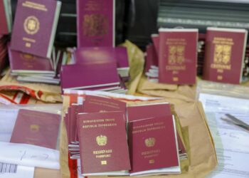 Falsifikuan dokumente, arrestohen 12 persona në Prishtinë, të përfshirë EUROPOL dhe policia shqiptare