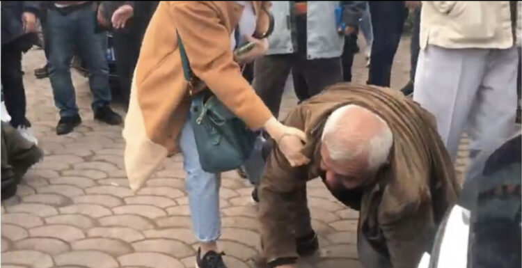 VIDEO/ Si nisi sherri në Elbasan, socialistët nuk i duruan thirrjet “Rama ik”, iu sulën Bashës me ofendime