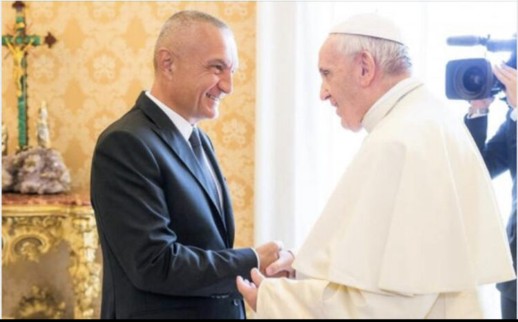 8 vite në krye të Vatikanit/ Presidenti, Meta uron Papa Françeskun: Faleminderit për ndihmën që i ke dhënë Shqipërisë