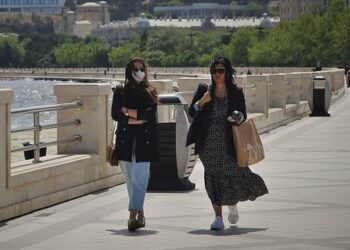 Më në fund!/ 33 milion banorë heqin maskat, vendi i parë në botë pa COIVD-19