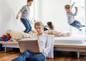 Pandemia ndryshoi rrënjësisht punën në Angli, kjo metodë do të kthehet në ligj pas koronavirusit