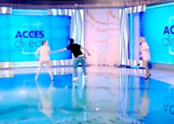 E pazakontë! Gruaja hyn lakuriq në studio dhe gjuan me tullë moderatoren, pamjet për të mos u humbur