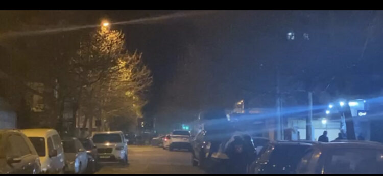Vendi nuk gjen qetësi/ Qëllohet me armë zjarri drejt një makine në Tiranë