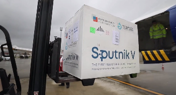 Mbërrijnë në Shqipëri 10 mijë doza të vaksinës ruse Sputnik V