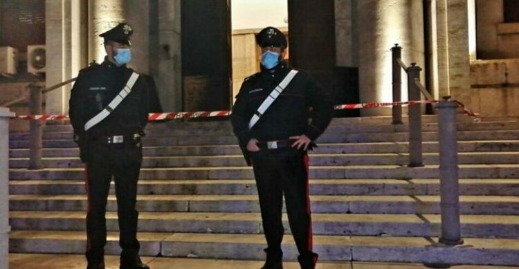 Itali/ Pak orë para nisjes së lockdown-it, i vihet flaka hyrjes së Institutit të Shëndetit Publik në Romë