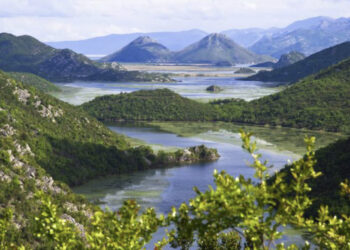 Forbes: E gjendur ngjitur me veriun e Greqisë dhe përballë “çizmes’ italiane, Shqipëria destinacioni i duhur