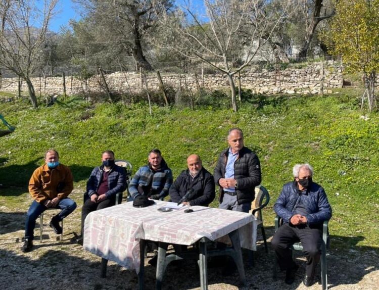 “ Angazhimi im nuk do të mungojë asnjëherë”/ Deputeti Vullnet Sinaj takim me banorët e fshatit Lapardha