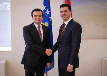 Para zgjedhjeve 25 prillit/ Albin Kurti takon Bashën në selinë e PD