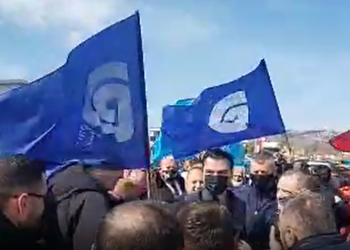 “Rama ik! Basha kryeministër!” Basha pritet me entuziazëm nga qytetarët e Shkodrës