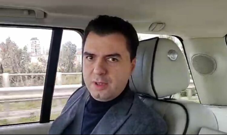 “Krerët e bandave darkojnë në restorantin privat të Kryeministrisë”- Deklarata e fortë e Bashës: Siç e di unë, e dinë dhe shërbimet partnere