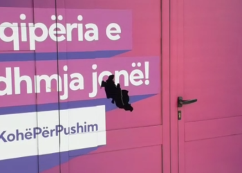 Goditet me gurë zyra elektorale e Partisë Socialiste në Berat