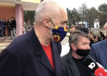 Provokimi i Vuçiç, reagon Rama: Ai shoku në Beograd loz me kukulla në Facebook