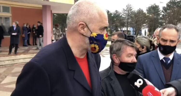 Provokimi i Vuçiç, reagon Rama: Ai shoku në Beograd loz me kukulla në Facebook