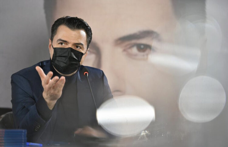 “Misioni im”, Basha takim në Qytetin Studenti: Libri, një letër e hapur drejtuar shqiptarëve