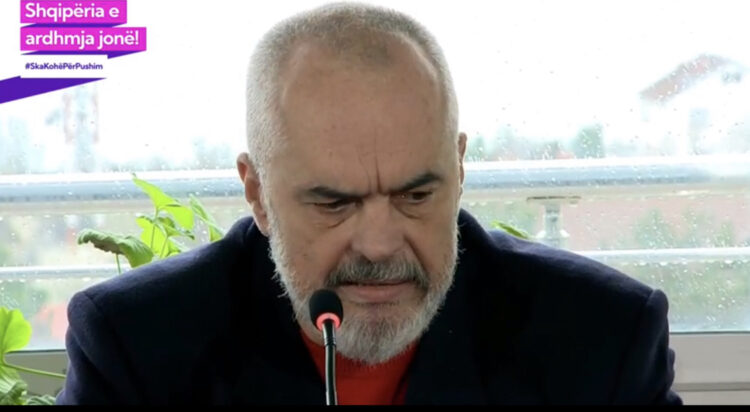 Rama për Bashën: E njëjta skemë si e para shumë viteve, me demek ia ndalojnë makinën spontanisht dhe e presin si dhëndër i bukur