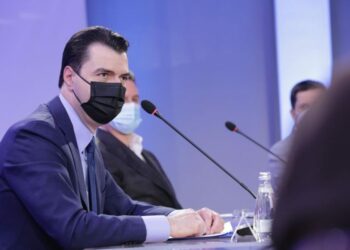 “100 dështimet e Ramës”/ Basha citon raportin: Pandemia nuk e ka ndaluar largimin e shqiptarëve, të dytët në botë për azil