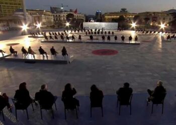 “Kartolina nga dy botë”/ Rama publikon foto nga çelja e fushatës elektorale të PS dhe të PD