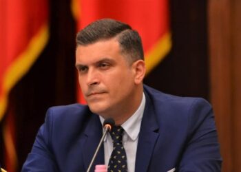 “O horr gjirizash! Mos e detyro Presidentin t’u bëjë thirrje qytetarëve të të përzenë”. Zëdhënësi i Metës i përgjigjet Veliajt