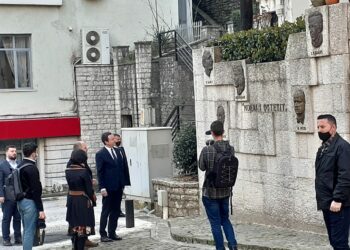 Albin Kurti viziton Gjirokastrën: Kandidatët tanë janë të pavarur!