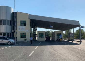 Do kalonte kufirin me pasaportë false, kapet mat 28-vjeçari në Muriqan