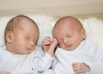 STUDIMI/ Lindja e binjakëve ka shënuar një rritje rekord në 30 vitet e fundit