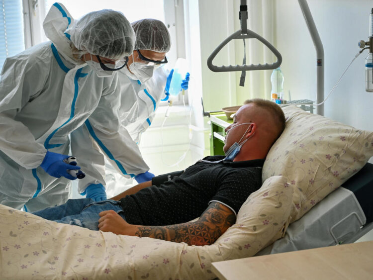 Mediat në Hungari i bëjnë thirrje qeverisë që të hyjnë nëpër spitale për të raportuar mbi situatën e Covid