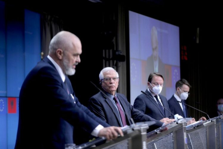 Komisioneri për Zgjerimin: Konferenca e Parë Ndërqeveritare varet nga vendet anëtare të BE