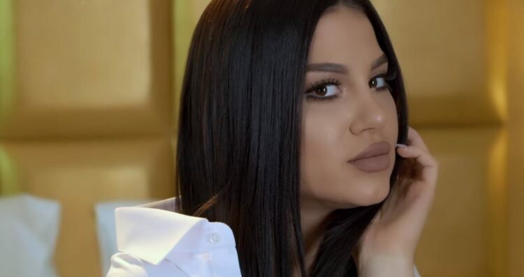 Çfarë fshihet pas pushimeve luksoze të Dhurata Dorës?!