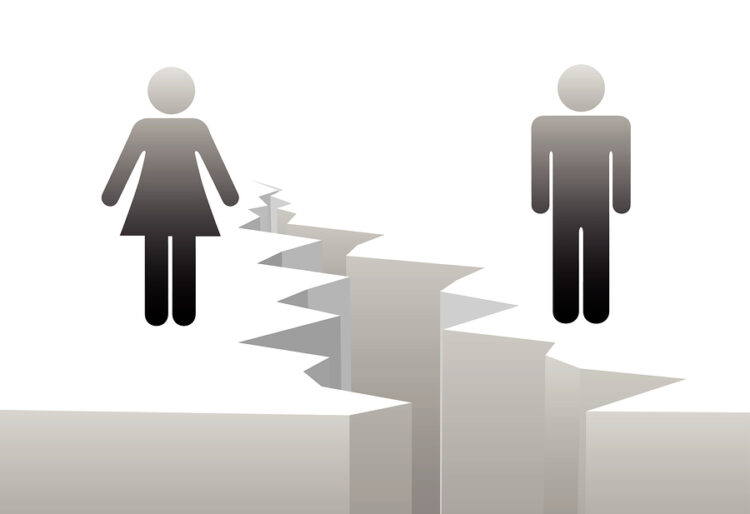 Burrat vs gratë në Shqipëri: “Gara” në punë, paga, drejtim, politikë, kursime, kredi