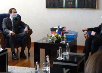 Zyrtarisht kryeministër, Avdullah Hoti i dorëzon detyrën Albin Kurtit