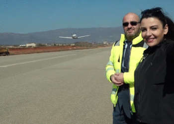 Ulet avioni i parë në pistën e Aeroportit të Kukësit, Balluku: Ditë e shënuar!