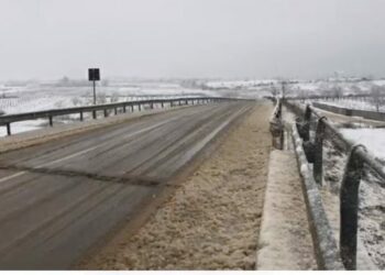 Rikthehen reshjet e dendura të borës në Kukës, krijohet vështirësi në qarkullimin e mjeteve