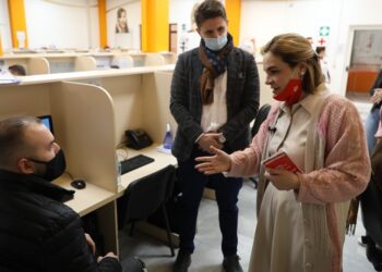 Kryemadhi me të rinjtë në një Call Center: Programi ynë ‘Mëso dhe Fito’ mundësi për të qartësuar idetë për rrugën që do të ndjekësh