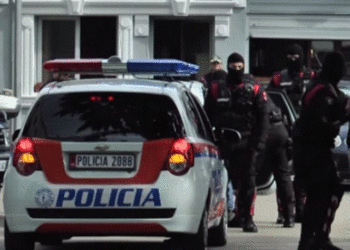 (EMRI) Mbante armë me vete, ‘Shqiponjat’ arrestojnë në Laprakë 20- vjeçarin nga Libia