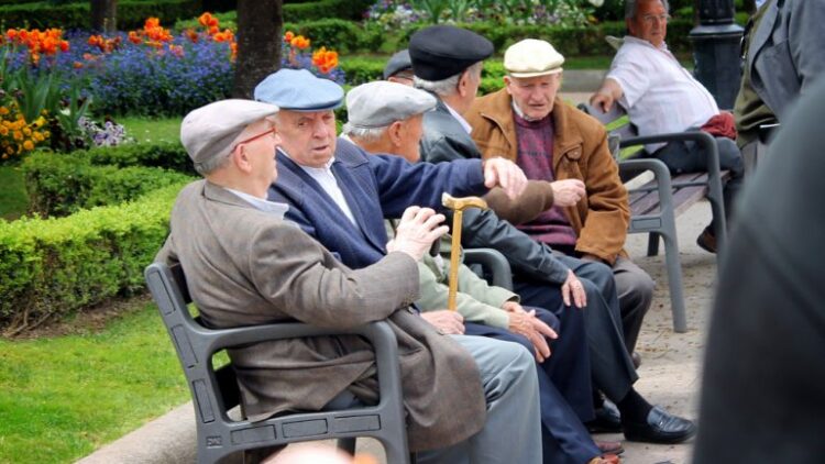 Shqipëria po plaket me ritme më të shpejta. Europa po i afrohet moshës së tretë