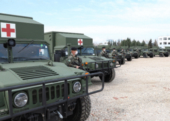 SHBA i dhuron Shqipërisë 29 makina të blinduara, Yuri Kim i dorëzon  Forcave të Armatosura dhuratën