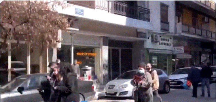 Tërmeti i fuqishëm në Greqi, momenti kur njerëzit vrapojnë të frikësuar