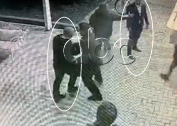 Publikohet VIDEO/ Momenti i përplasjes  mes ish- deputetit dhe biznesmenit në Elbasan