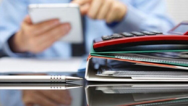 Rriten “tenderët në tavolinë”, në 2020 kontratat u fituan me oferta më të shtrenjta