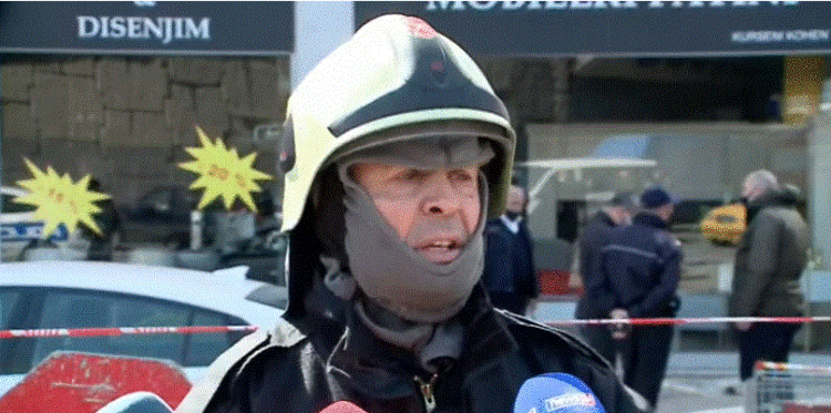 Pas 19 orësh ende asnjë gjurmë nga 33-vjeçari, flet komandati i repartit të zjarrfikseve: Vijon zjarri brenda magazinës