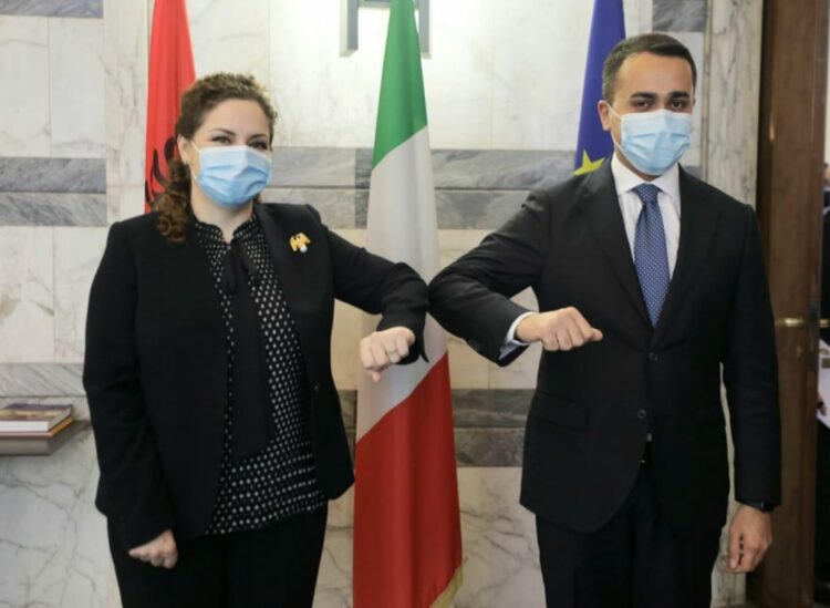 Xhaçka njofton arritjen e marrëveshjes me Italinë për njohjen e lejeve të drejtimit