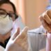 Mbërrin sot në Shqipëri/ Italia pezullon përdorimin e vaksinës AstraZeneca, dy persona ndërruan jetë në Sicili pas injektimit të një doze