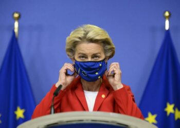 The Guardian: “Lufta” për vaksinat mund të përfundojë në tragjedi për Britaninë dhe BE-në