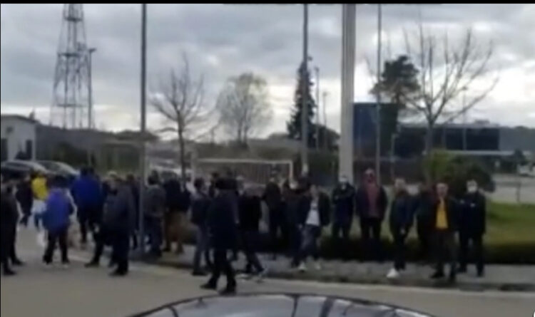 Kontrollorët futen në grevë në Aeroportin e Rinasit! Avioni i ardhur nga Greqia kthehet pas, pezullohet puna për disa minuta