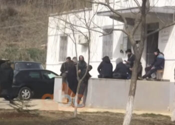 U premtoi BE-në, nga Kavaja shkoi në Korçë për të marrë sirianë, kapet trafikanti