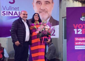 Takimi përmbyllës i fushatës së kandidatit Vullnet Sinaj në Armen, e ftuar dhe këngëtarja Jonida Maliqi