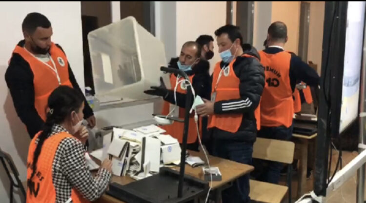 Numërohen 55.6% e kutive të votimit në vend! PS-ja me diferencë të lehtë
