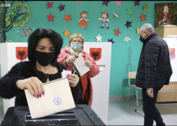 VOA: Zgjedhjet mbyllen me pjesëmarrje të lartë. Bie në sy Dibra dhe Tirana