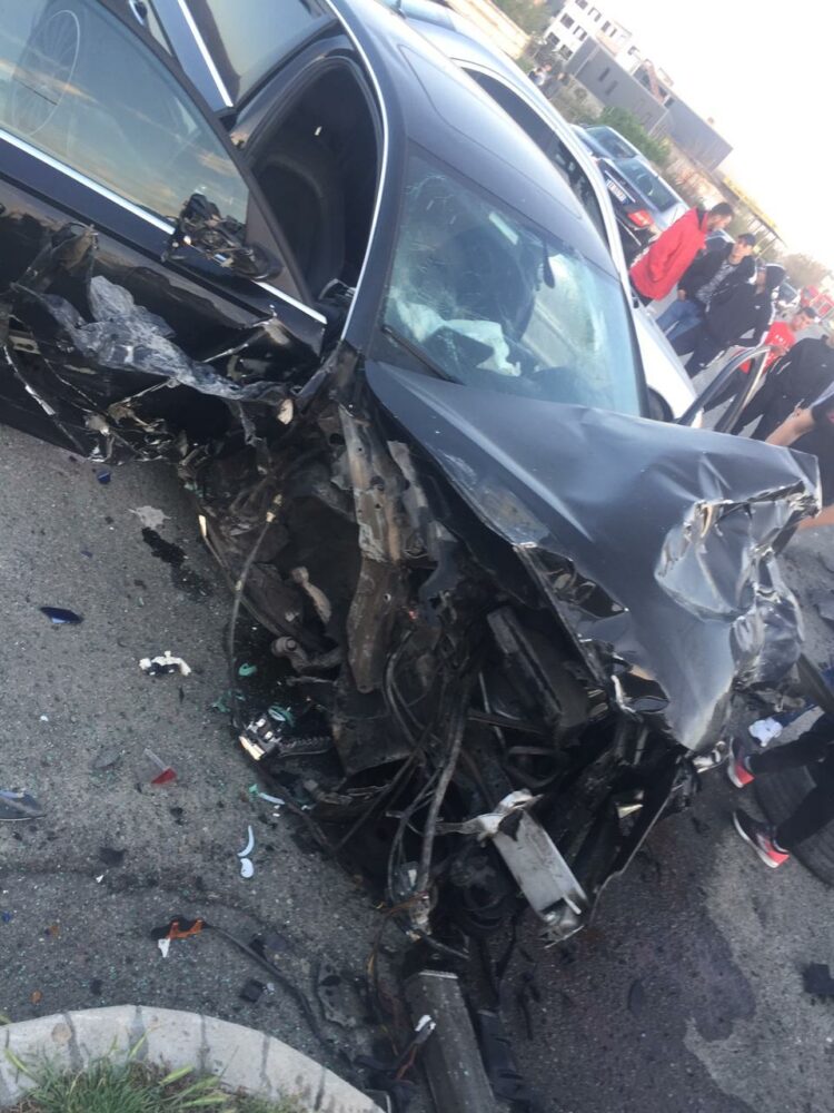 LAJMI I FUNDIT/ Aksident i rëndë në Lezhë, parakalimi i gabuar i ‘Audi’ , përplasen 5 makina